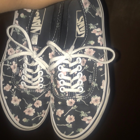 Floral vans - Picture 3 of 4
